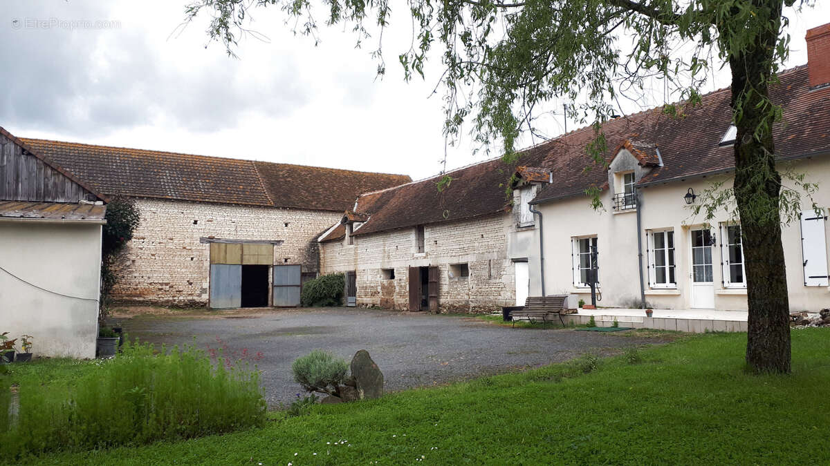 Maison à DANGE-SAINT-ROMAIN