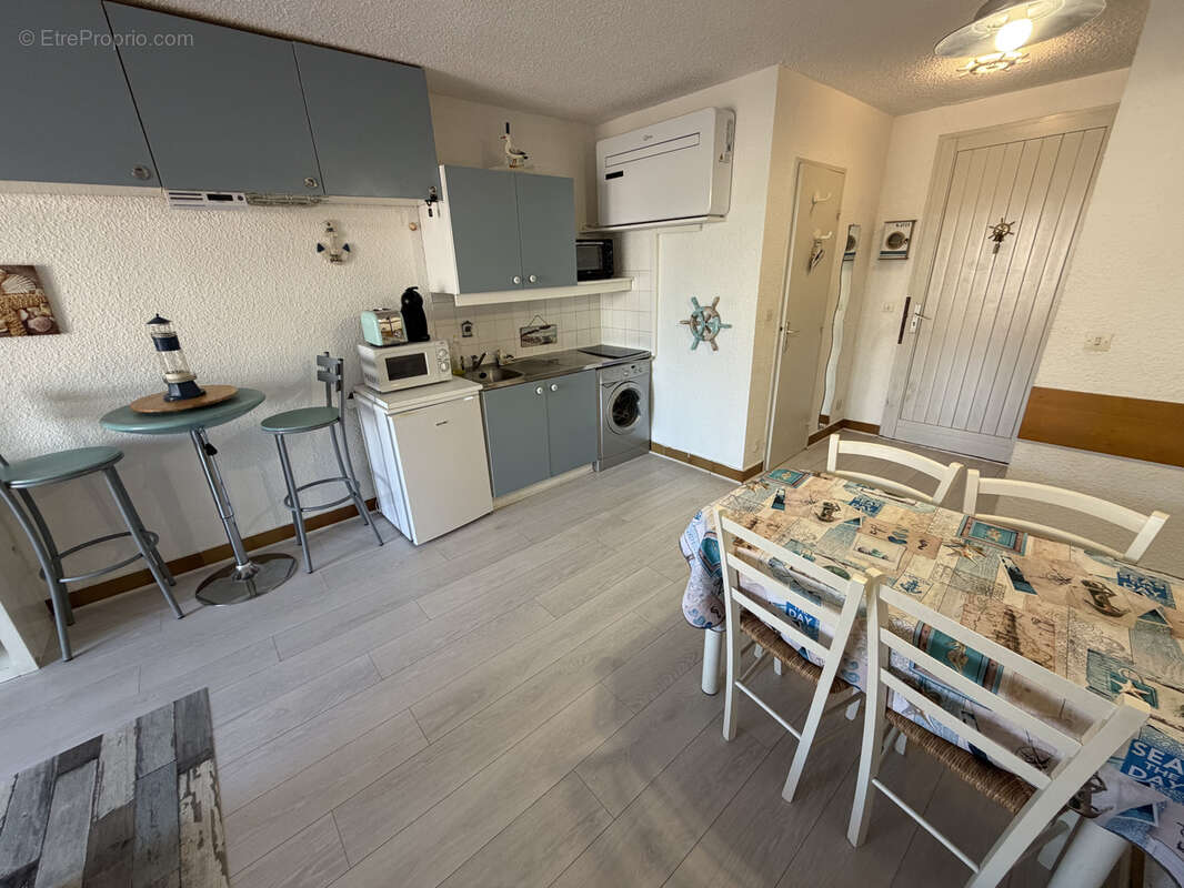 Coup de cœur à Cap Coudalère   Grand Studio Rénové avec Vue Port & espace vert - photo 4