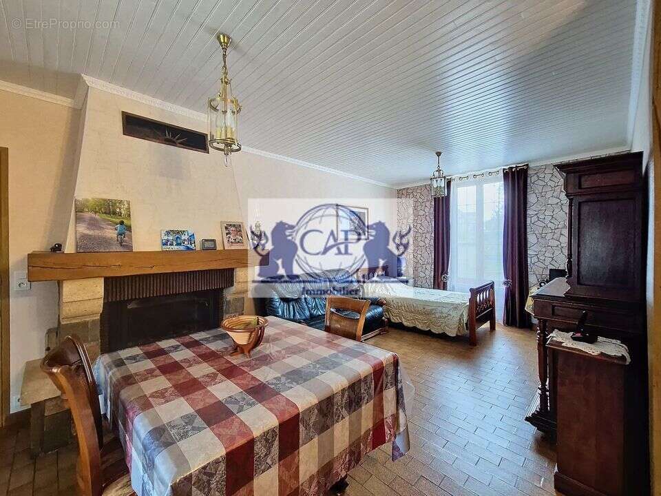 Maison à VILLENEUVE-LA-GUYARD