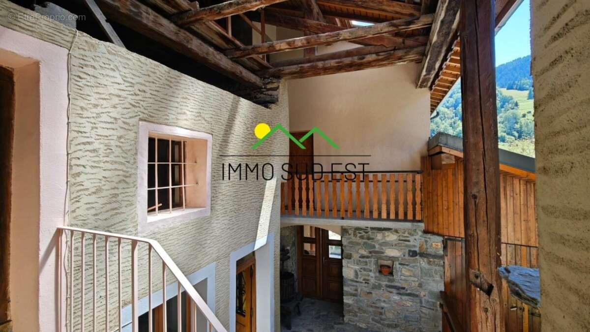 Maison + grange + terrain plat constructible - photo 2