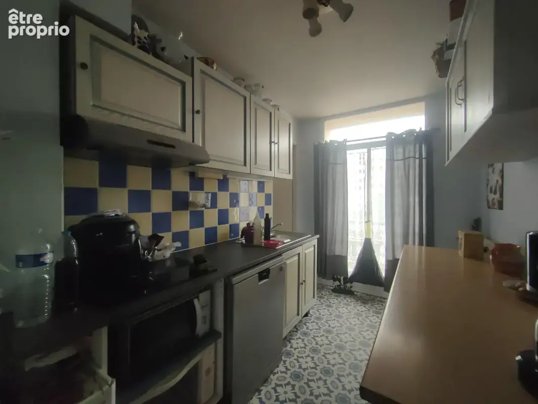 Plein centre ville, appartement  renove de 80 m2 hab avec grand balcon de 10 m2, cave, et garage a velo, proch - photo 2