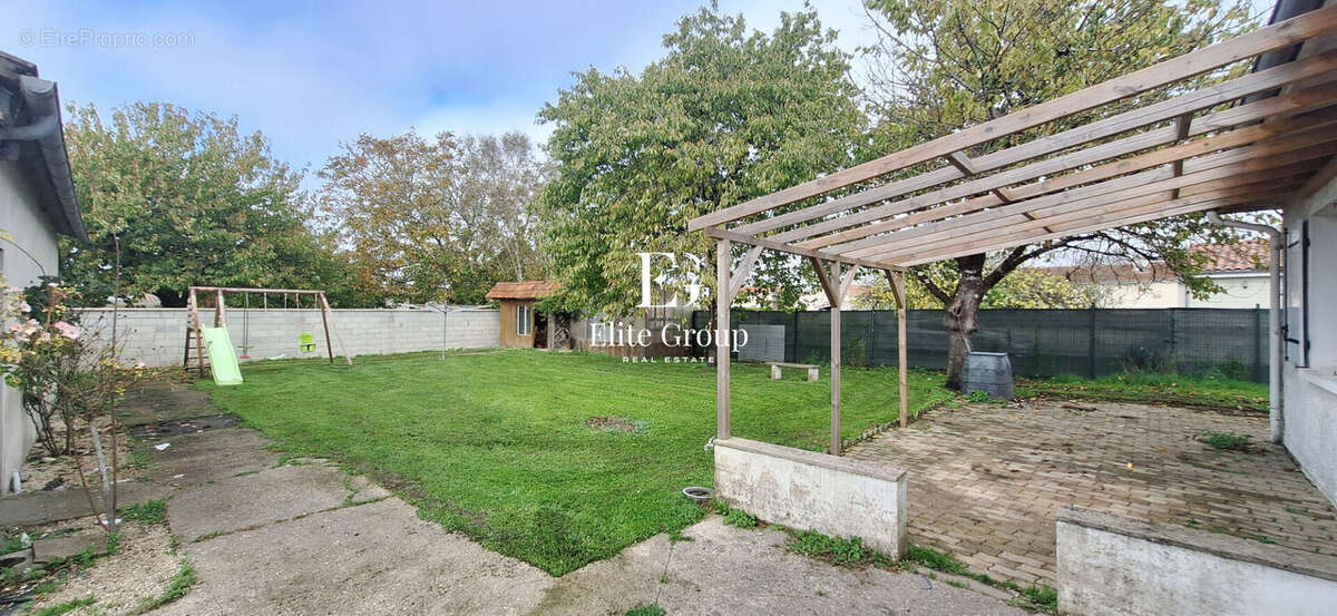 Maison à BARBEZIEUX-SAINT-HILAIRE