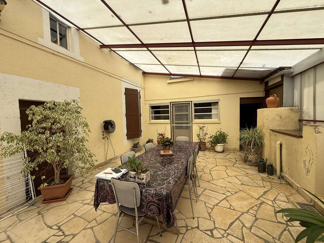 Maison de village et dépendances - photo 8