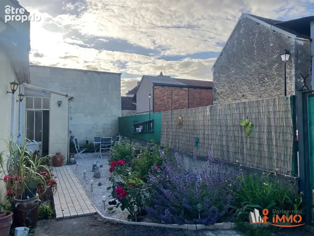 Maison de village atypique avec jardin - photo 3