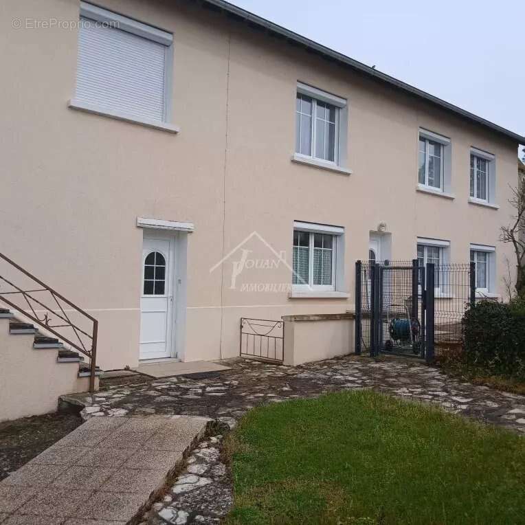 Appartement à TRETEAU