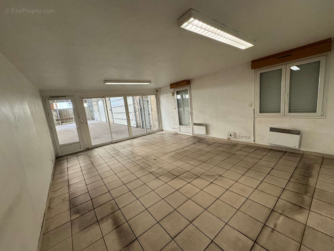 Commerce à TREILLIERES