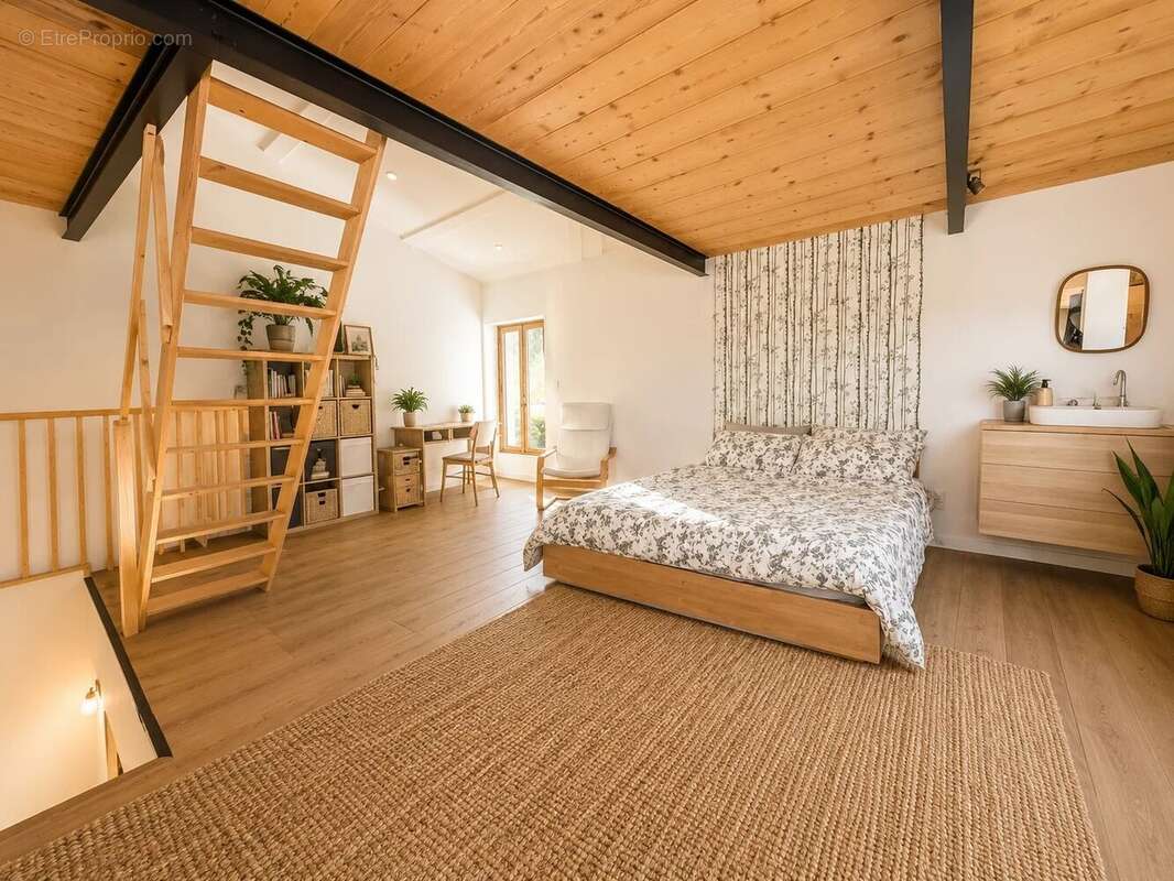 Appartement à REGUSSE