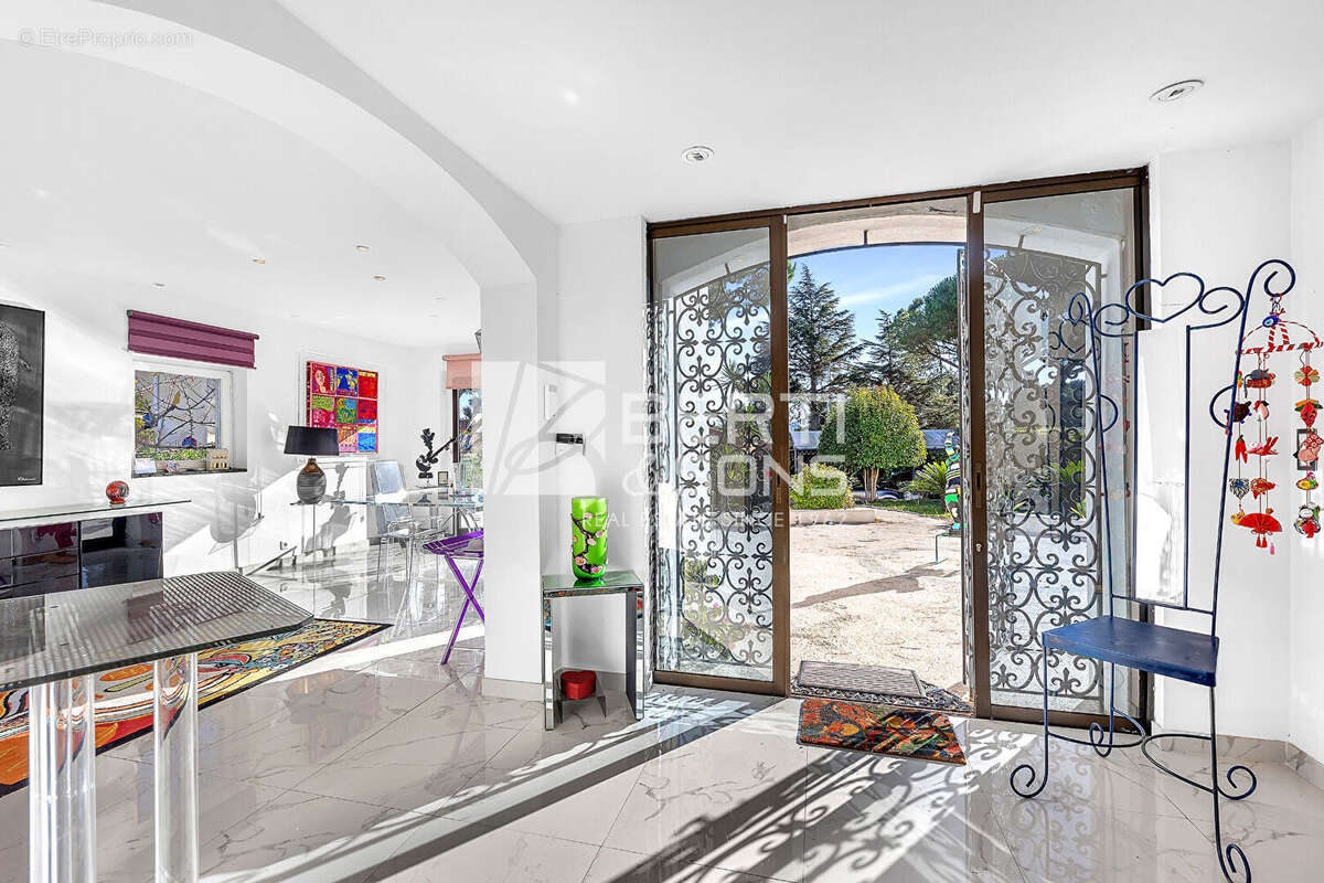 Maison à MANDELIEU-LA-NAPOULE