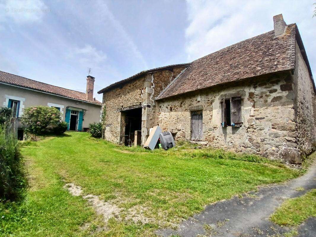 Maison à PIEGUT-PLUVIERS