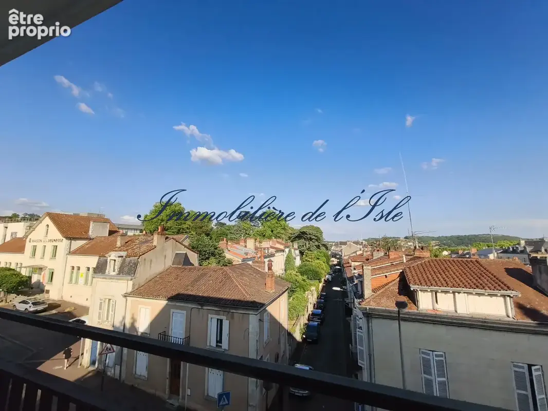 Élégant appartement traversant avec balcon et parking - photo 2
