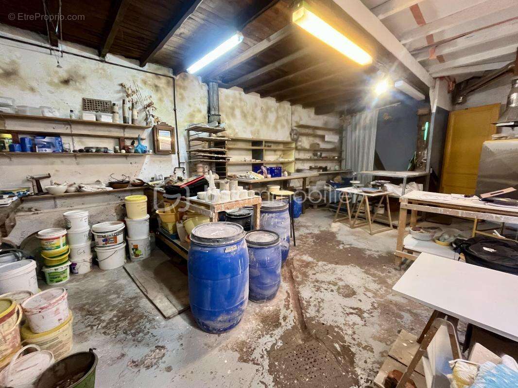 Offre acceptée atelier d artiste en fond de cour 59m2 - photo 4