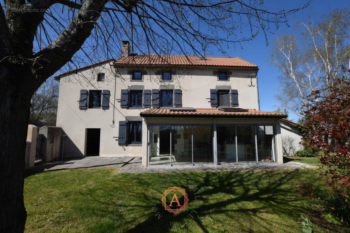 Maison à COMBRONDE
