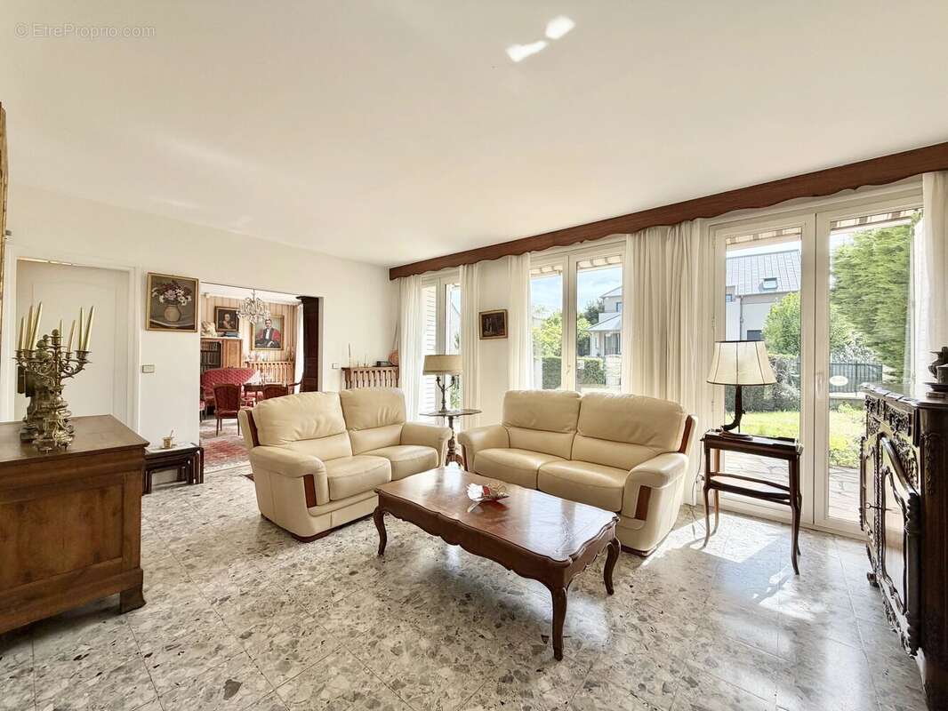 Maison à VERRIERES-LE-BUISSON