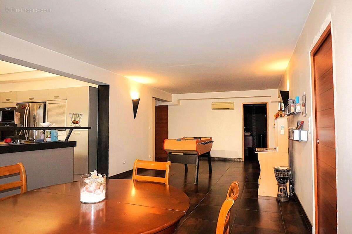 Appartement à LE CHAMBON-FEUGEROLLES