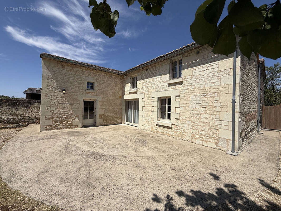 Maison ancienne ferme entièrement rénovée à vendre à Ternay - 4 pièces, 145 m² - photo 2