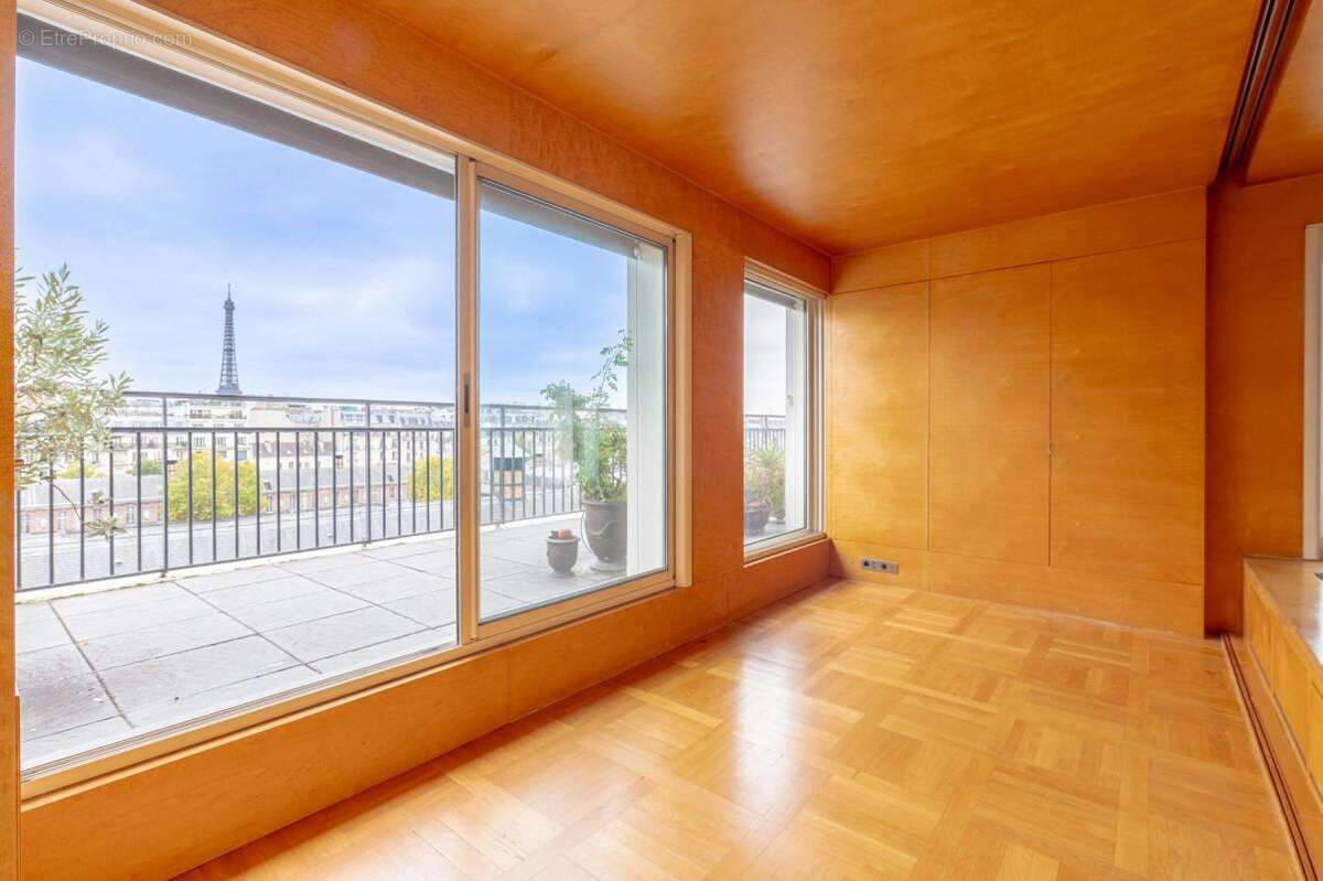Appartement à PARIS-16E