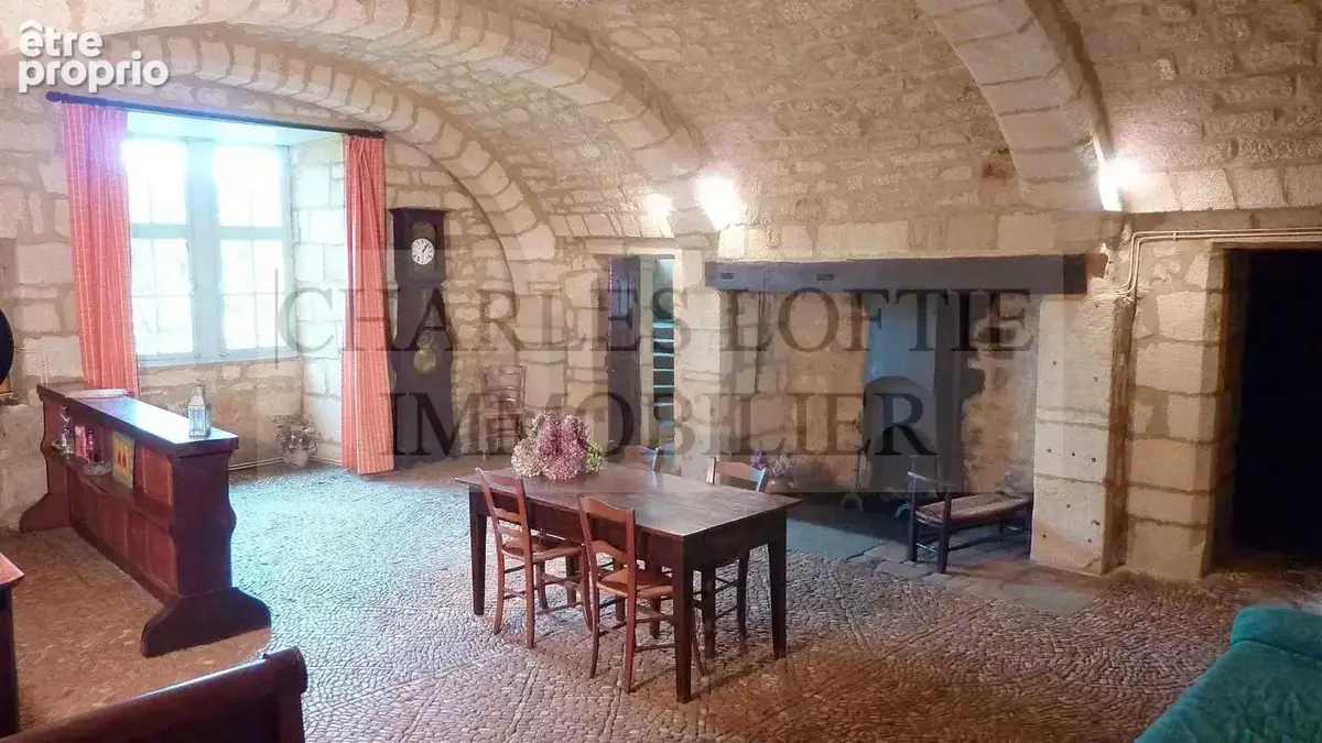  Propriété mitoyenne dans un château Médiéval du 14ème et 15eme siècles - photo 5