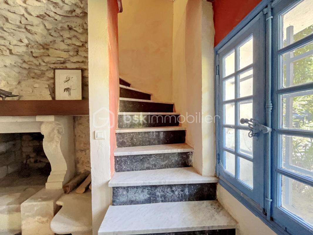 Maison à MENERBES