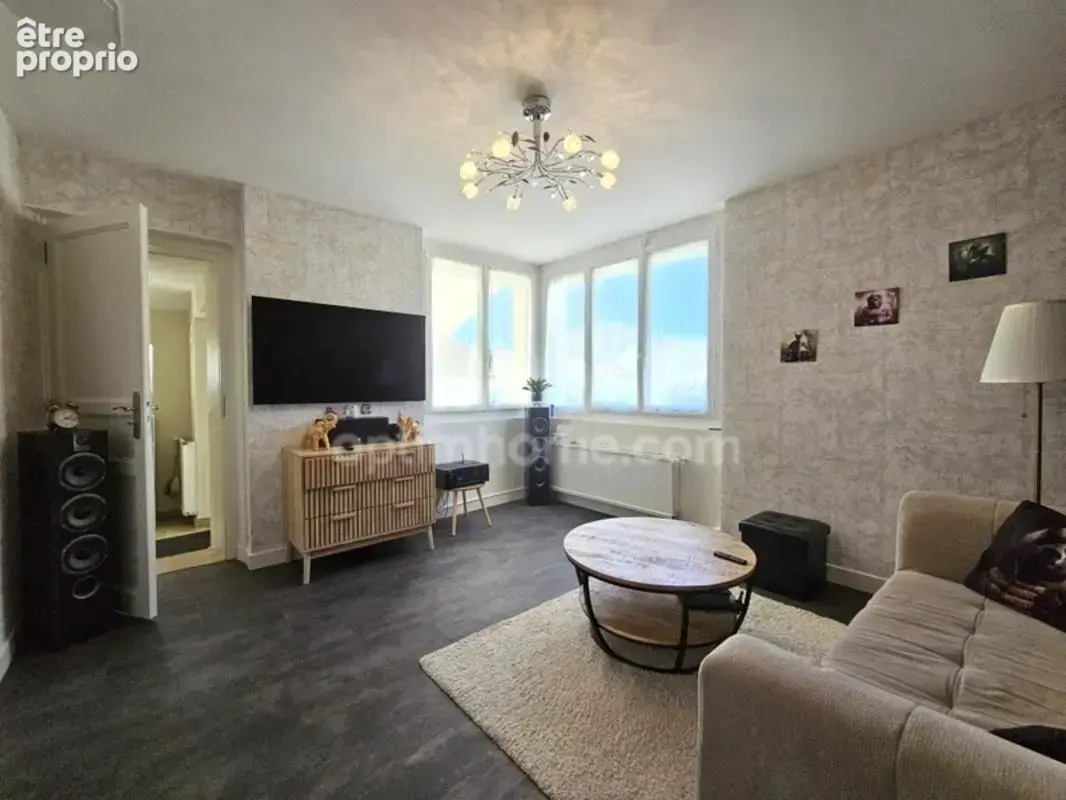 Ensemble immobilier, composé de deux maisons rénovées 135 et 105 m² sur un même terrain de 1900 m² avec piscine Proche de MAGNAC - photo 7