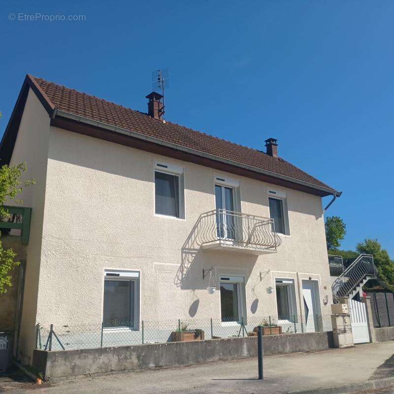 Maison à MORESTEL