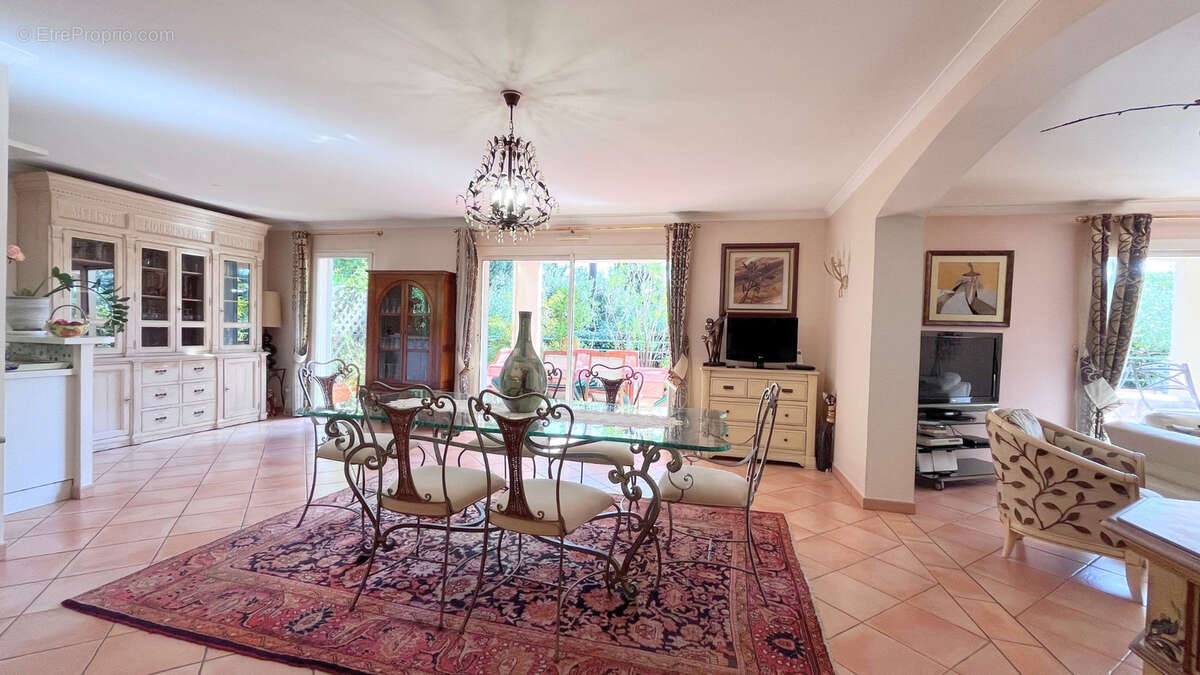 Appartement T4 95 m2, garage et cave - photo 2