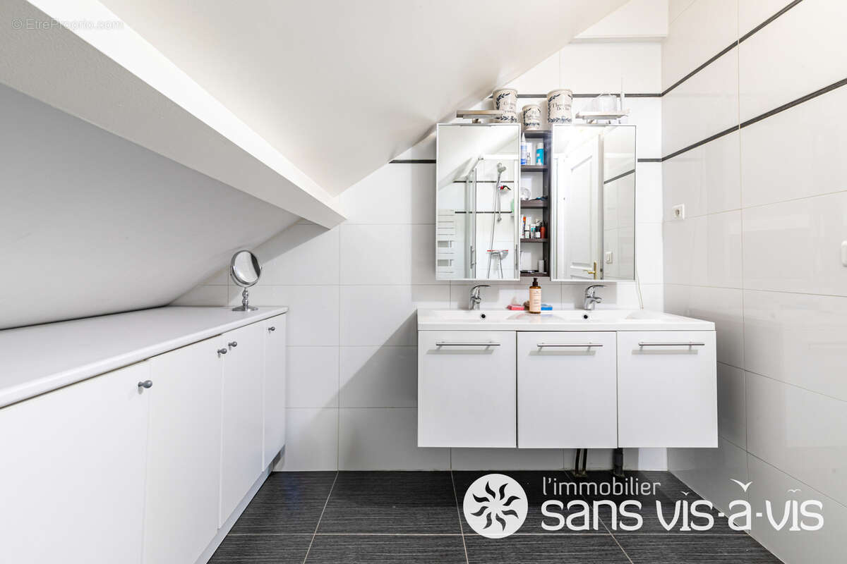 Maison à COURBEVOIE