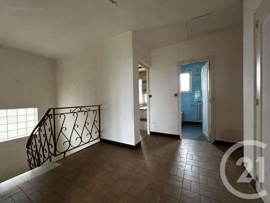 Maison 134 m² à Saint-Junien  - photo 4