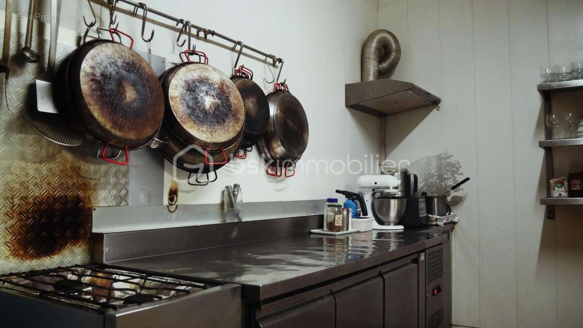 Commerce à VAL-D'ORNAIN