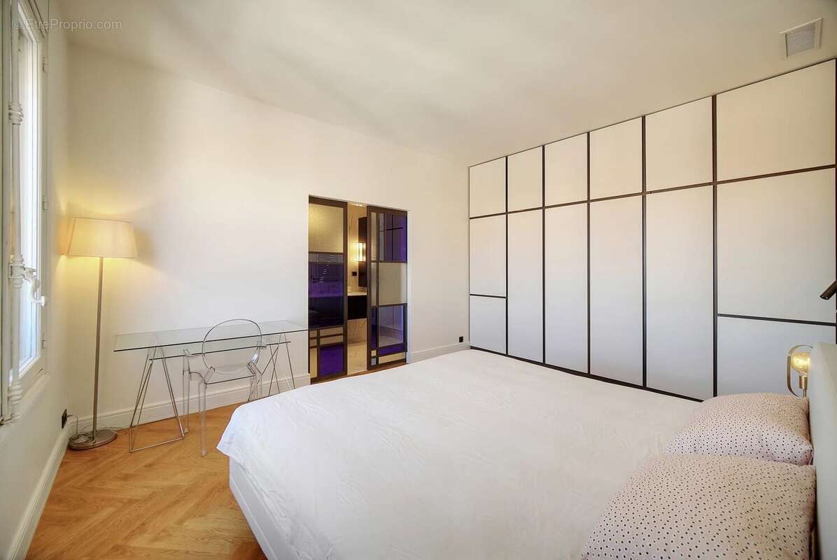 4 pièces rénové – Immeuble Bourgeois Cannes Centre – Prestations luxueuses - photo 10