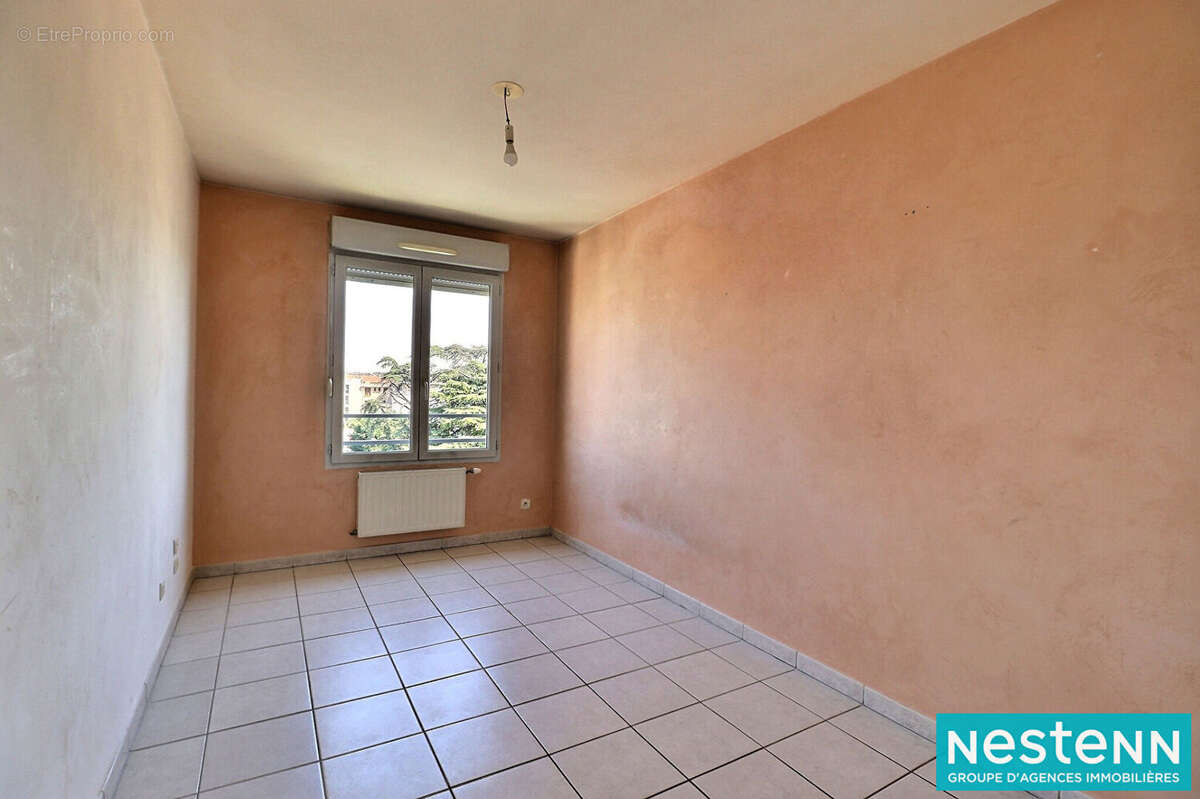Appartement Villeurbanne T4 90 m2 GRATTE CIEL - Garage DOUBLE en sus, balcon et cave - photo 8