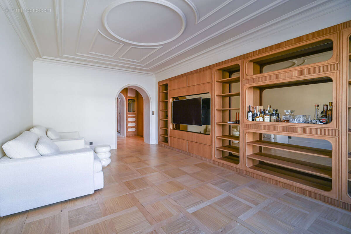 Appartement à PARIS-8E