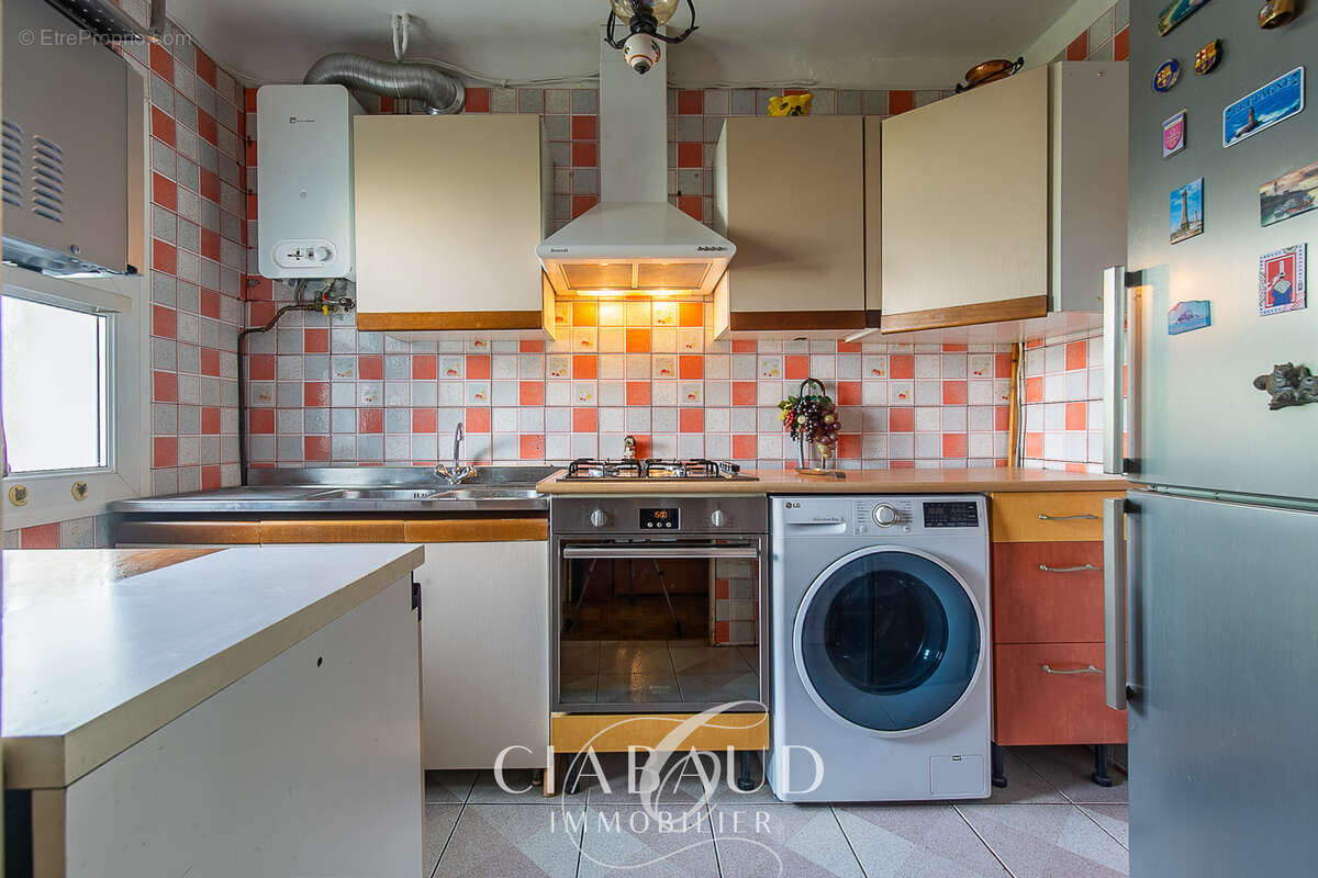 Appartement à MARSEILLE-4E