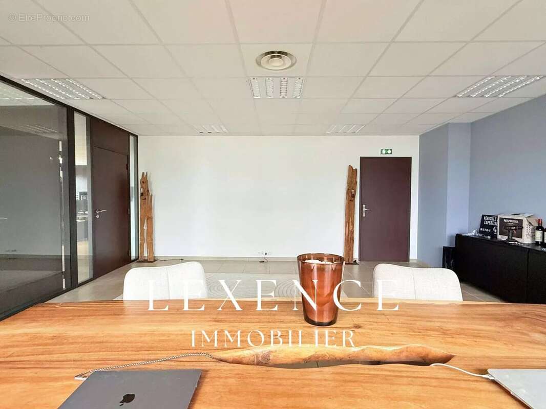 Commerce à EGUILLES