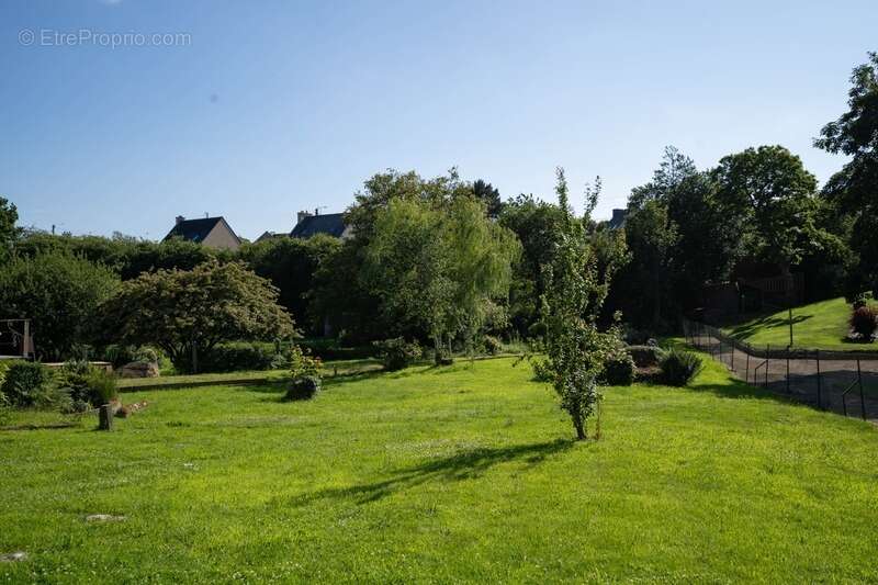 Terrain à PLOUEDERN