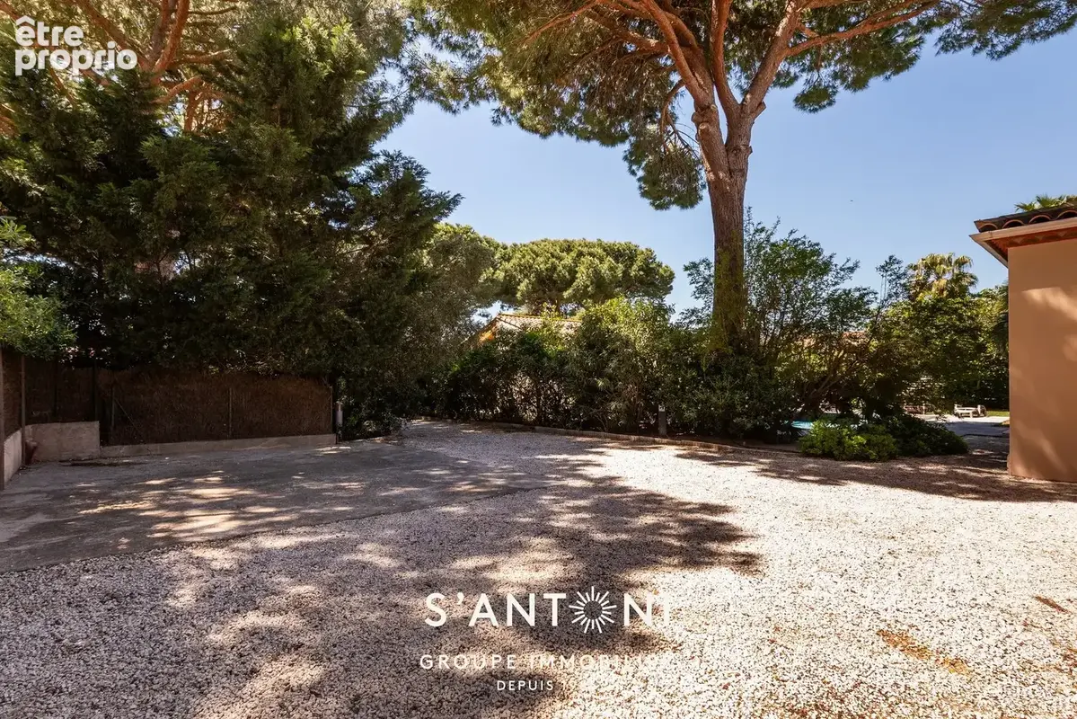Grau d'Agde propriété d'exception de 203 m² nichée dans un écrin de verdure sur un terrain de 1083 m² m² - photo 19