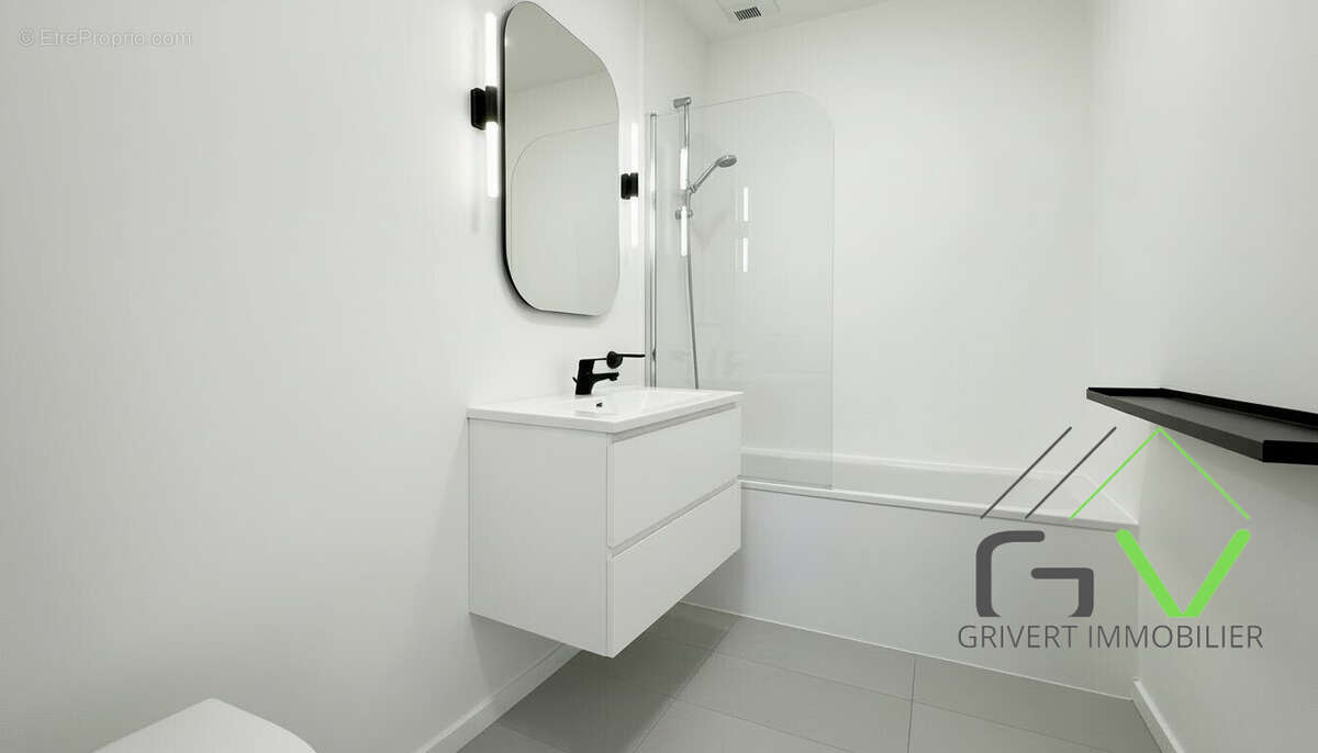 Transformé avec l'IA - Appartement à NIMES