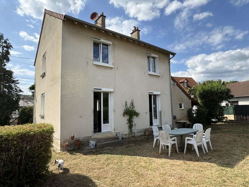 Maison à SAINT-AMAND-MONTROND