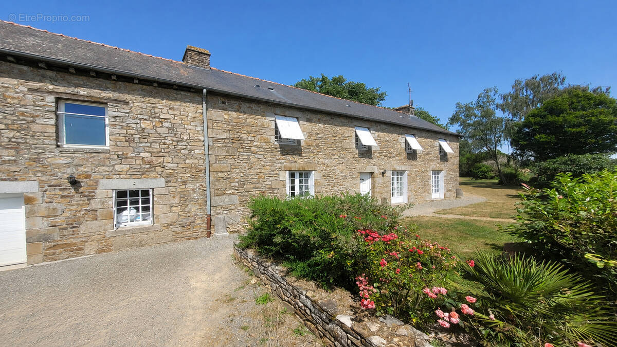 Maison à ANDOUILLE-NEUVILLE