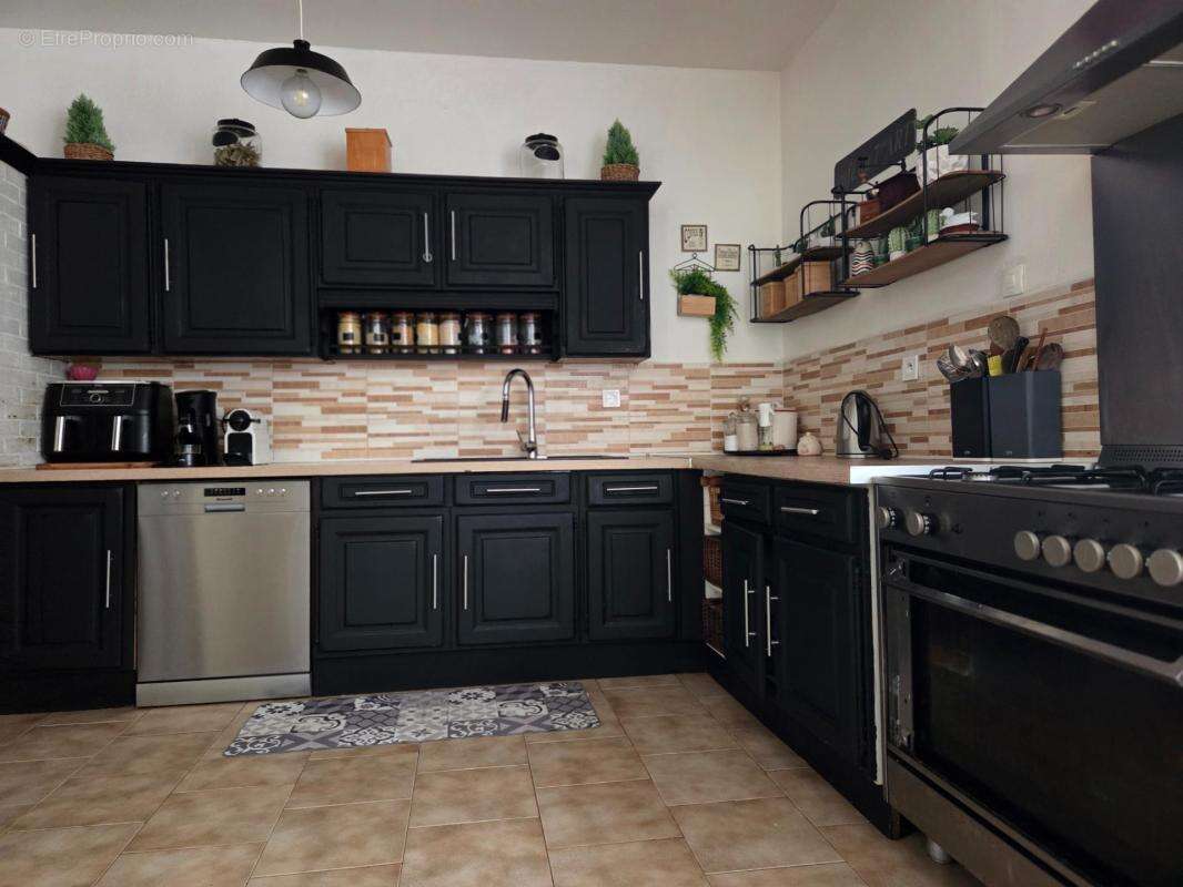Maison à SAINT-JEAN-D'ANGELY
