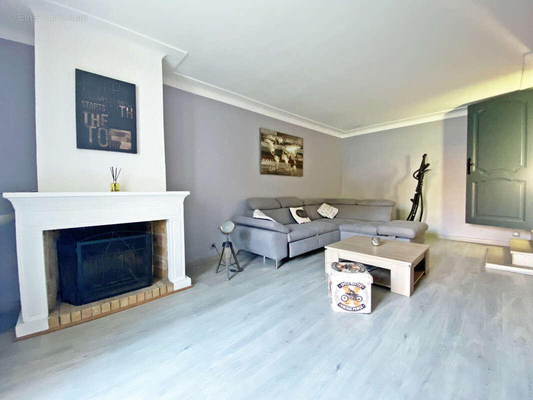 Maison à MENIL-LA-HORGNE