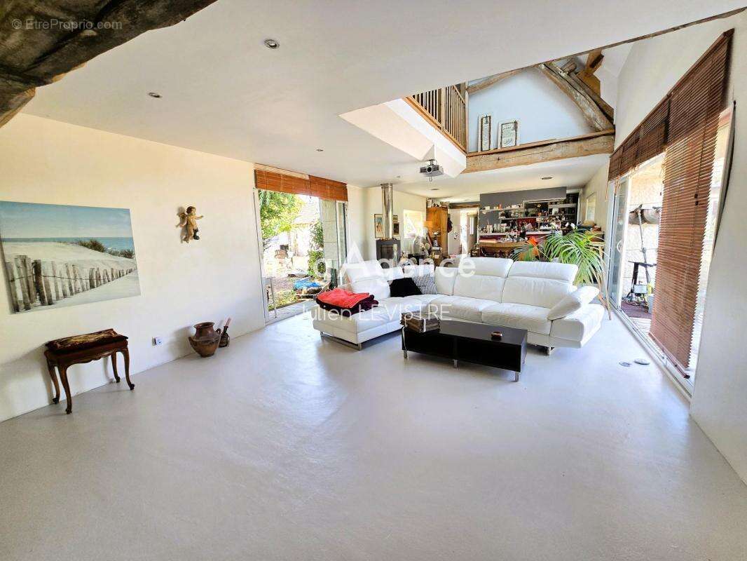 Maison de 6 pièces de 216m² - photo 3