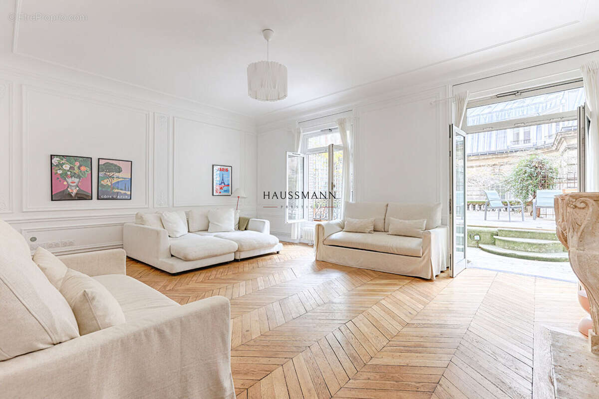 Appartement à PARIS-16E