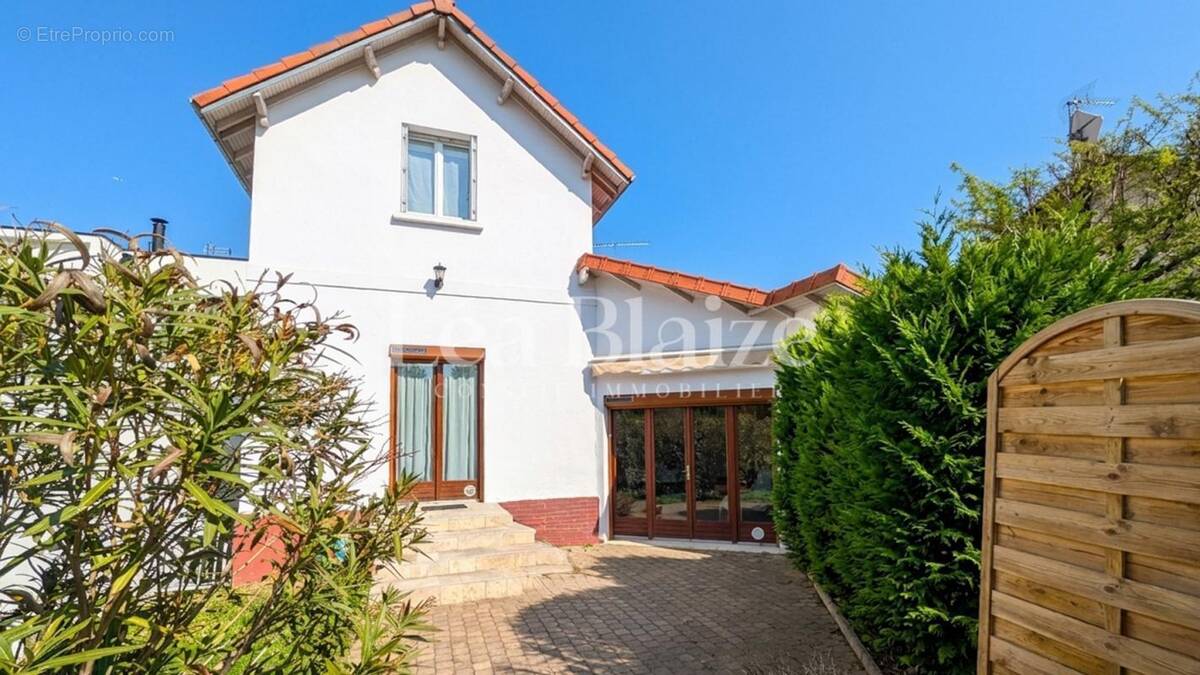 Maison à SARTROUVILLE