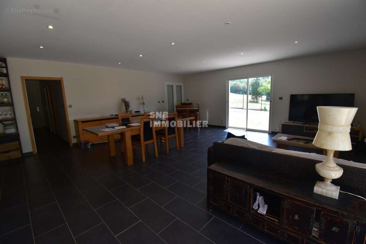 Pavillon plain pied 3 chambres 2 garages - photo 5