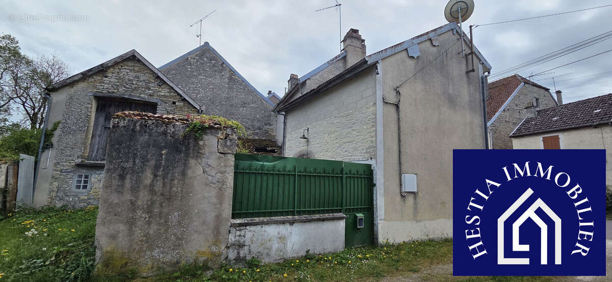 Maison à MONTIGNY-SUR-AUBE