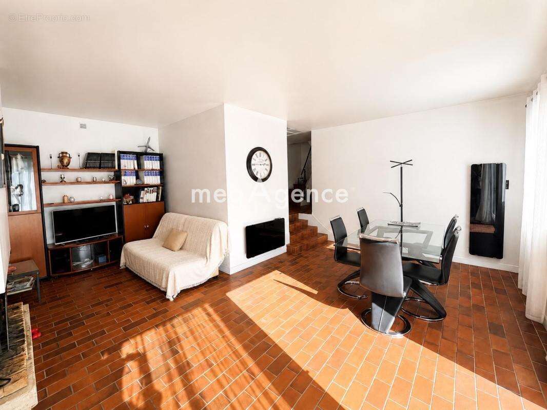 Triplex esprit maison 118 m² avec jardin, cheminée et 3 parkings – Saint-Nom-la-Bretèche - photo 10