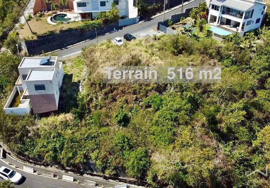 Terrain à SAINT-DENIS