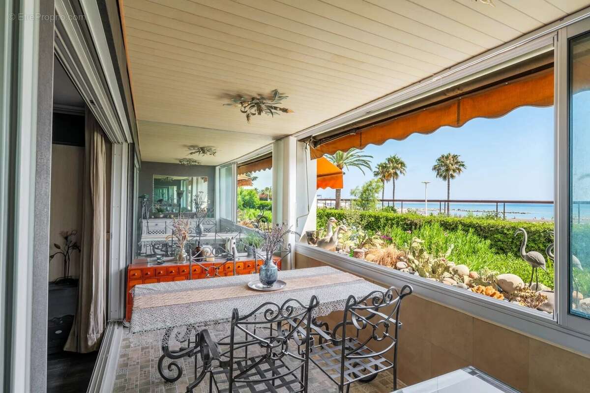 Appartement 2 pièces en Front de mer avec vue mer panoramique  - Saint Laurent du var - photo 4