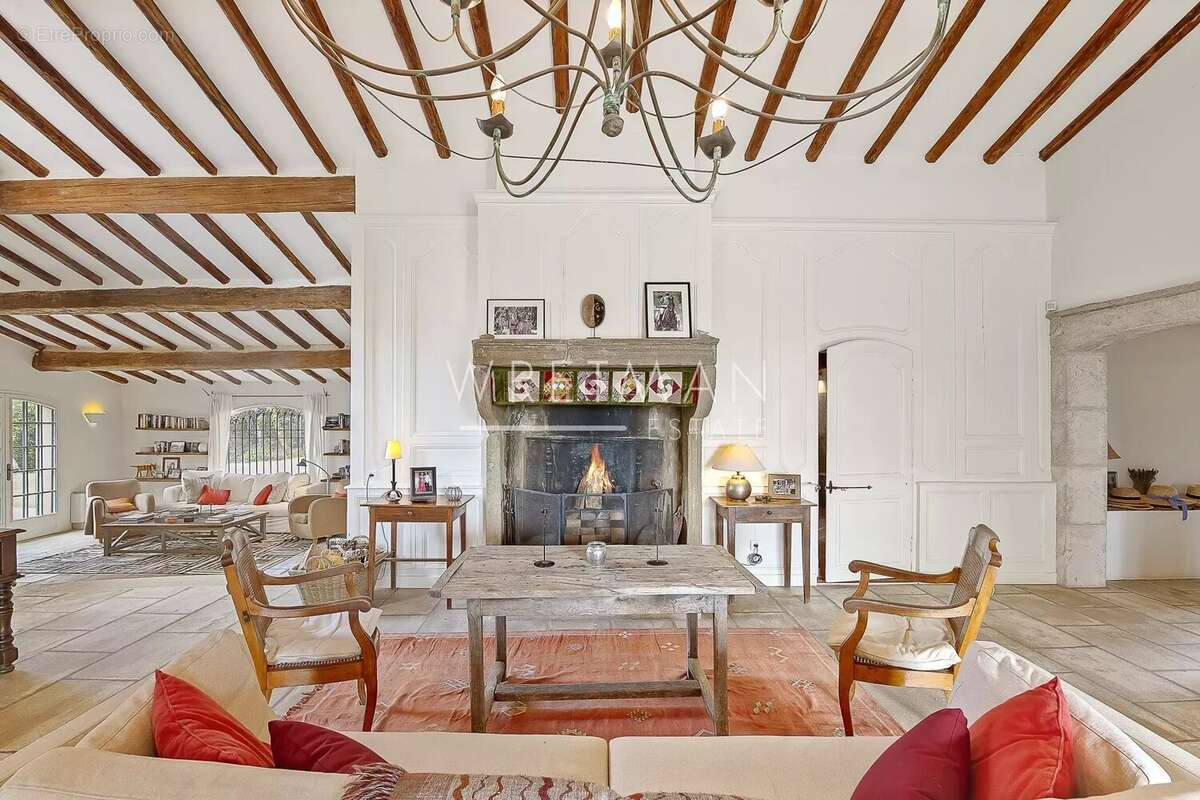 Maison à LA GARDE-FREINET