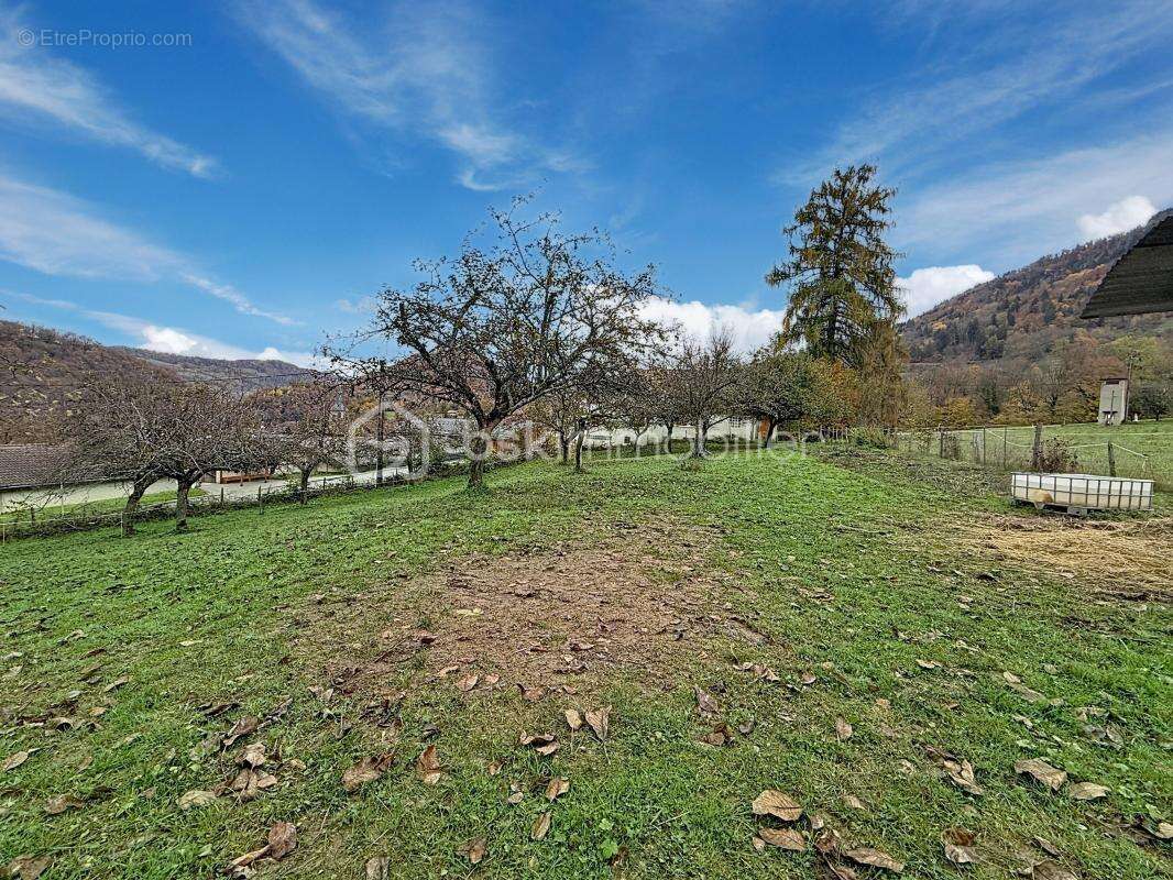 Terrain à LA CHAPELLE-DU-BARD